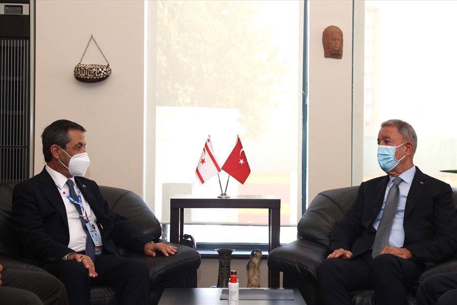 Millî Savunma Bakanı Hulusi Akar, KKTC Dışişleri Bakanı Tahsin Ertuğruloğlu ile Bir Araya Geldi